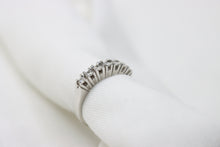  White Gold Ring with diamonds