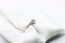  White Gold Ring with diamonds