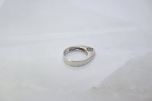  White Gold Ring with diamond