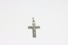  White Gold Cross with details