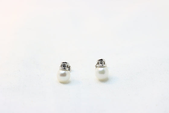 White Gold Earrings with pearl and diamonds