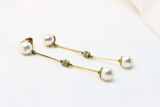 Gold Earrings with pearl and diamonds