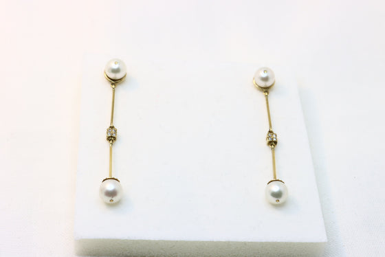 Gold Earrings with pearl and diamonds