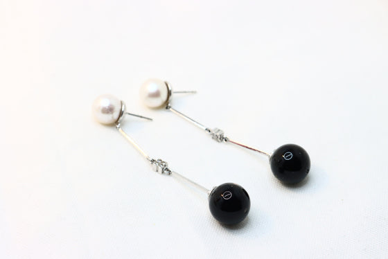 White Gold Earrings with pearl  onyx and diamonds