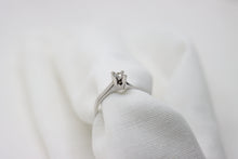  White Gold Ring with diamonds