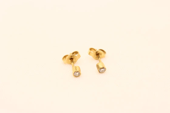 Gold Earrings with diamonds