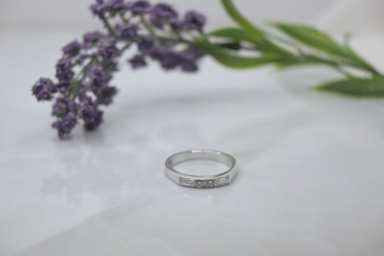 White Gold Ring with diamonds