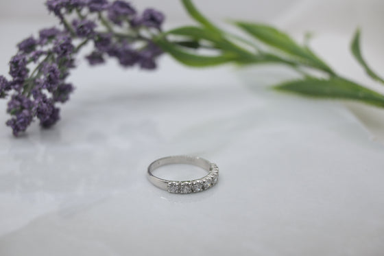 White Gold Ring with diamonds