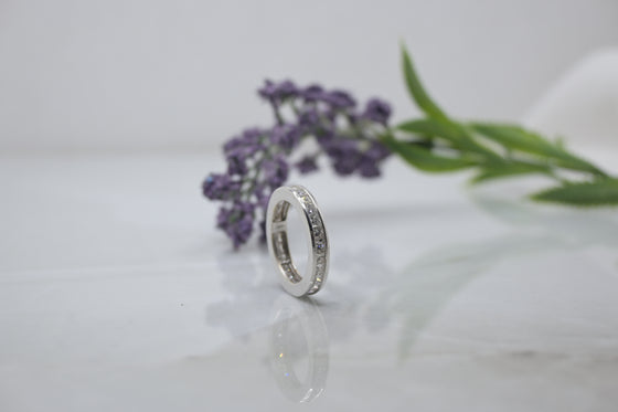 White Gold Ring with diamonds