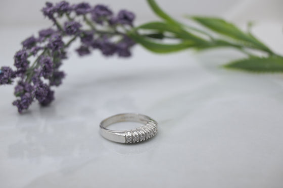 White Gold Ring with diamonds