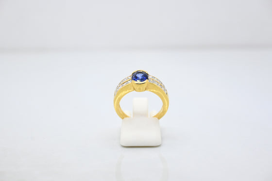 Yellow Gold Diamond Ring with Sapphire