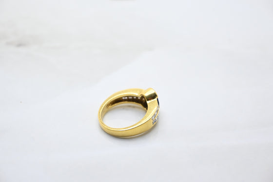 Yellow Gold Diamond Ring with Sapphire