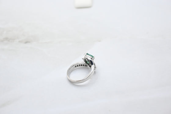 White Gold Diamond Ring with Emerald