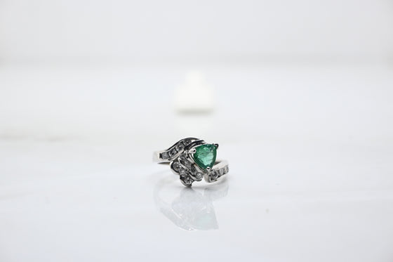 White Gold Diamond Ring with Emerald