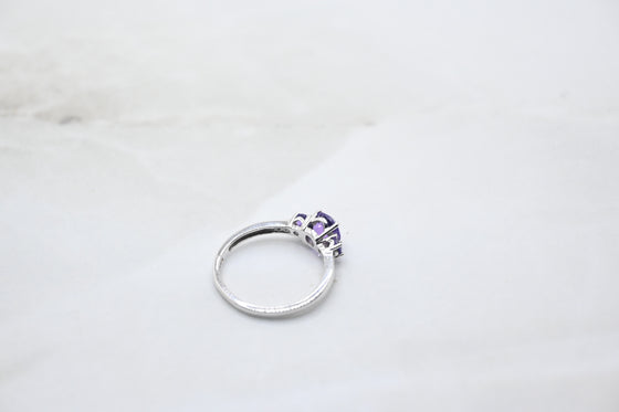 White Gold Diamond Ring with Amethysts