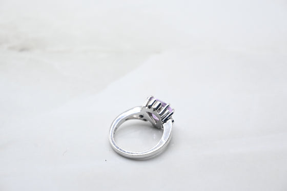 White Gold Ring with Amethyst and Diamonds