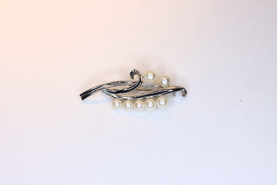 Silver Brooch Leaf with pearls