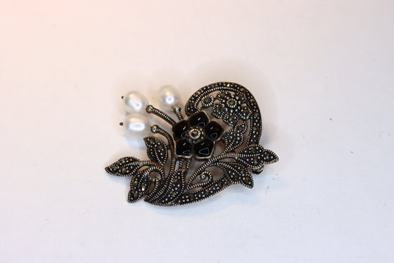 Silver Brooch Flowers with pearls