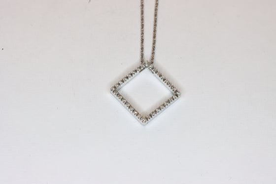 White Gold Pendant Square with diamonds