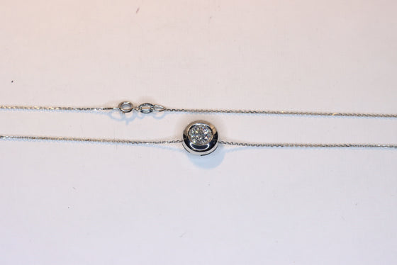 White Gold Pendant with moissanite