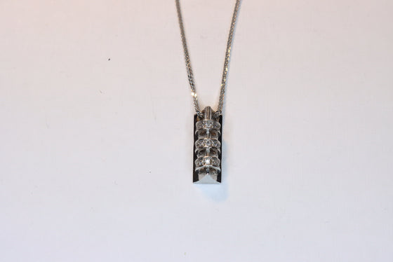 White Gold Pendant with diamonds