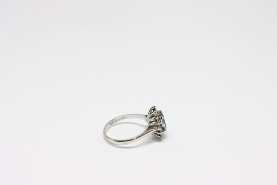 White Gold Ring with diamonds and aquamarine