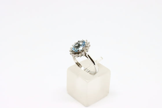 White Gold Ring with diamonds and aquamarine