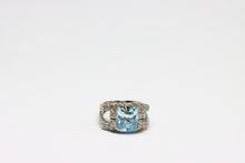  White Gold Ring with diamonds and blue topaz