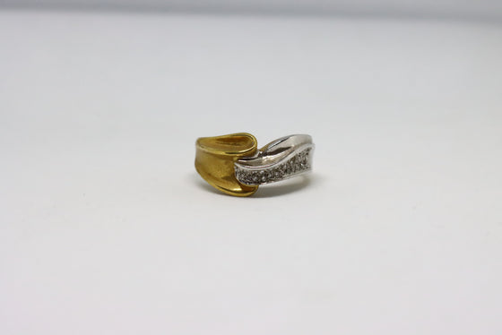 Yellow and White Gold Ring with diamonds