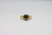  Gold Ring with sapphire and diamonds