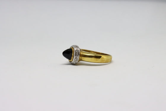 Gold Ring with sapphire and diamonds