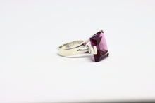  Silver Ring with gemstone