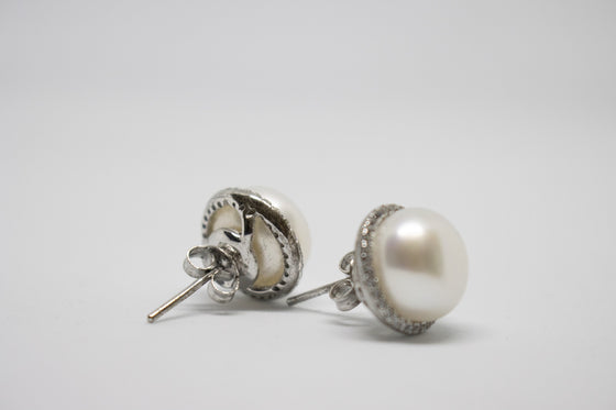 Silver Earring with pearl and zircons